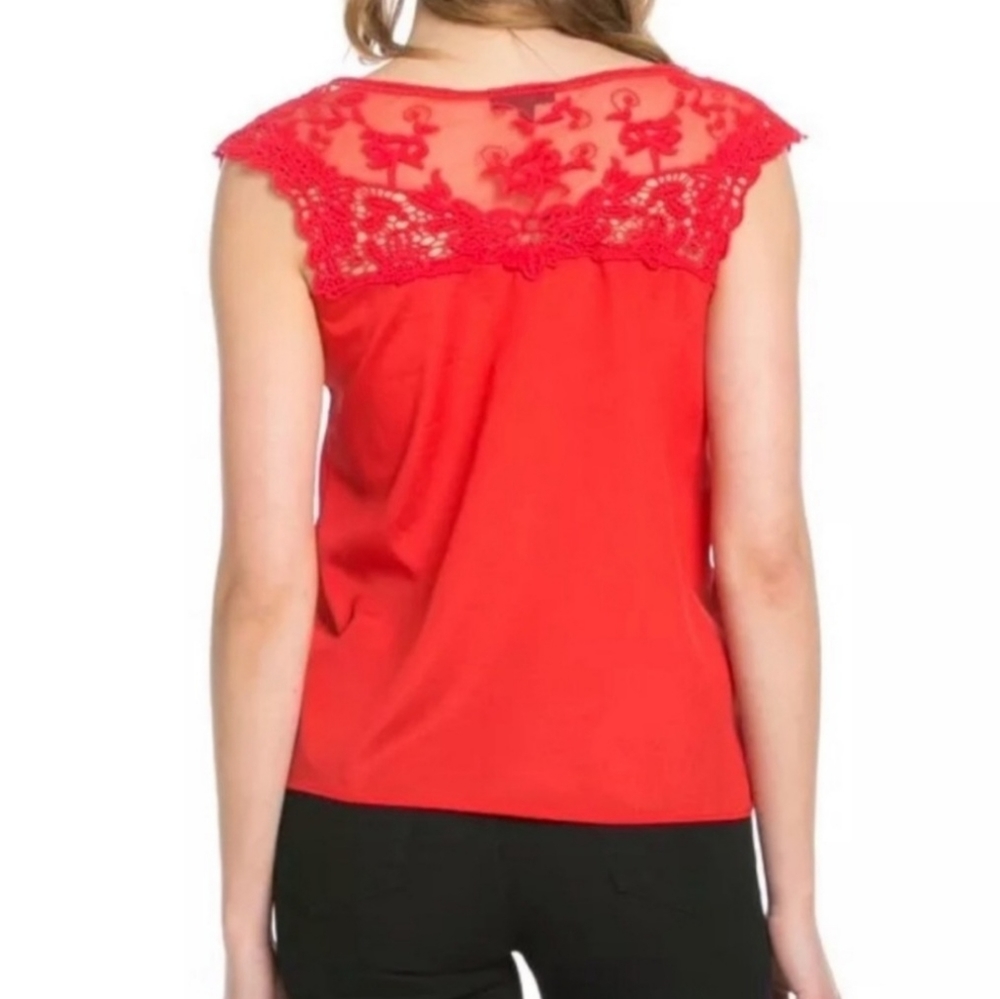 NWT lace detail top - Picture 3 of 8
